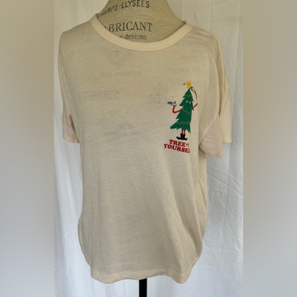 Old Navy Women’s Christmas Graphic Tee in Egg Nog Cream Sz M - Picture 1 of 5